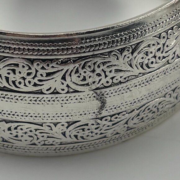 Etched 1.25 inch 925 Silver Open Cuff Bracelet - Picture 6 of 7
